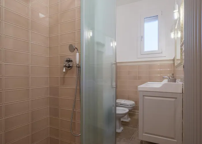 דירה Brand New !!! Ancient Liberty Style Completely Renovated 2025 בולוניה