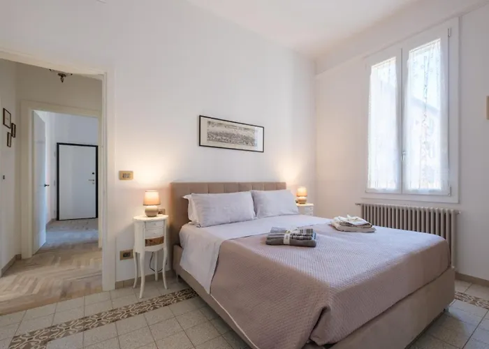 דירה Brand New !!! Ancient Liberty Style Completely Renovated 2025 בולוניה